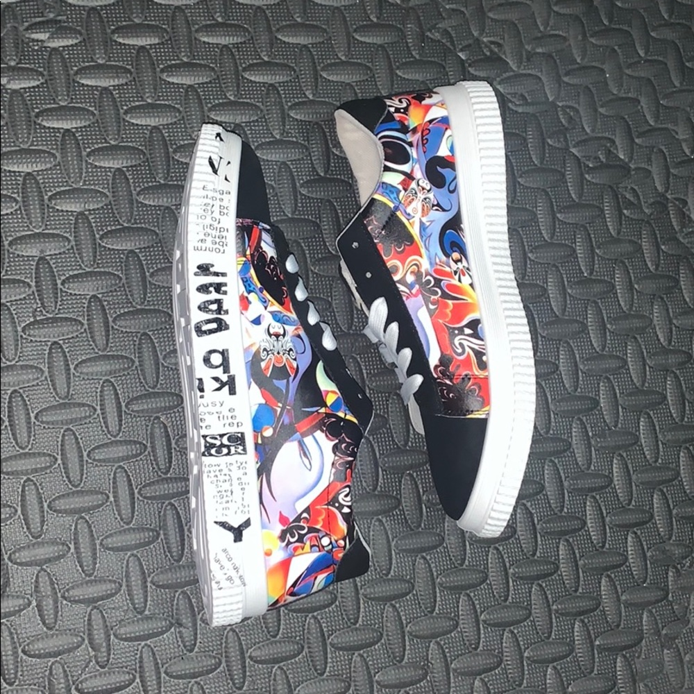 Graphic lace up sneakers